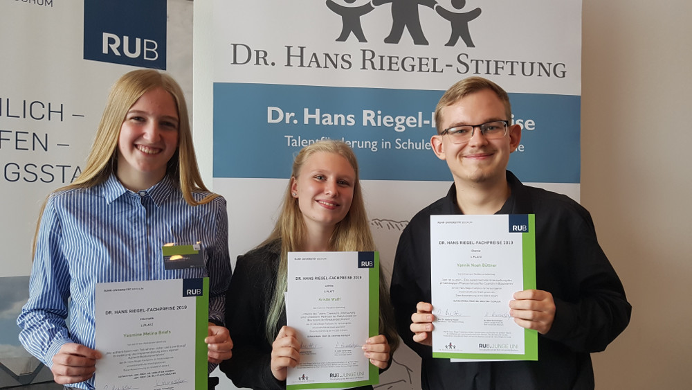 Die Preisträger des Hans-Riegel Fachpreises 2019 der Hildegardis-Schule